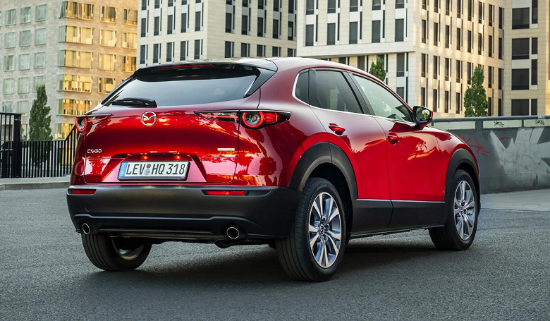 Бензиновая Mazda CX-30 вновь появилась в продаже в России. Когда-то такие машины собирали во Владивостоке, сейчас это – параллельный импорт